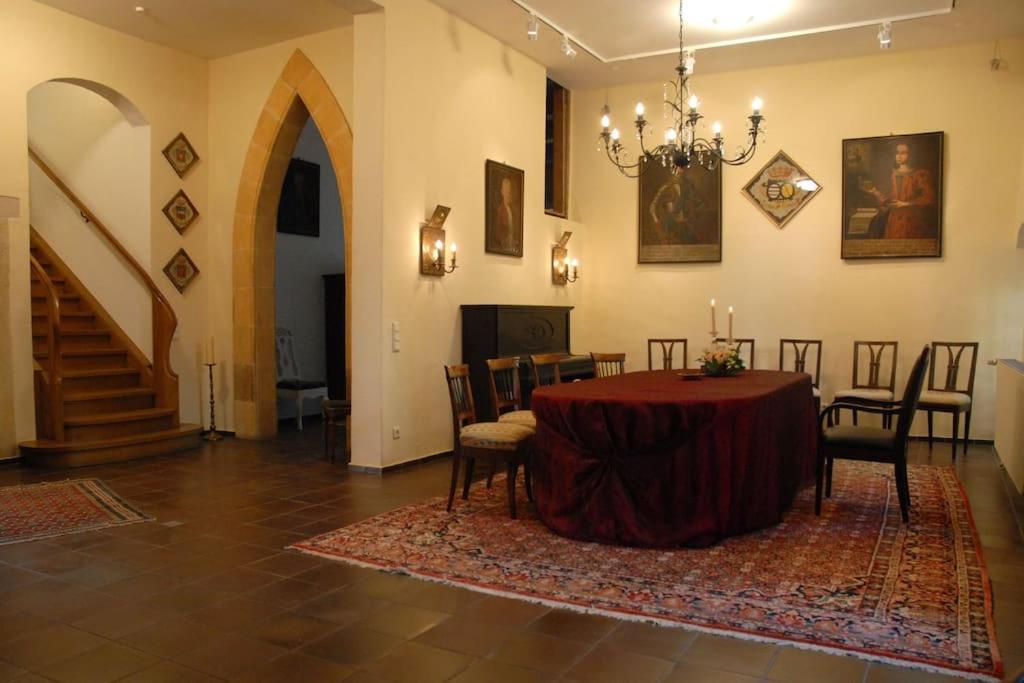Haus Keppelborg: Zi Elisabeth Mit Burgmauerblick