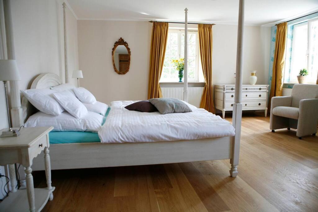 Haus Keppelborg: Zi Elisabeth Mit Burgmauerblick Apartment