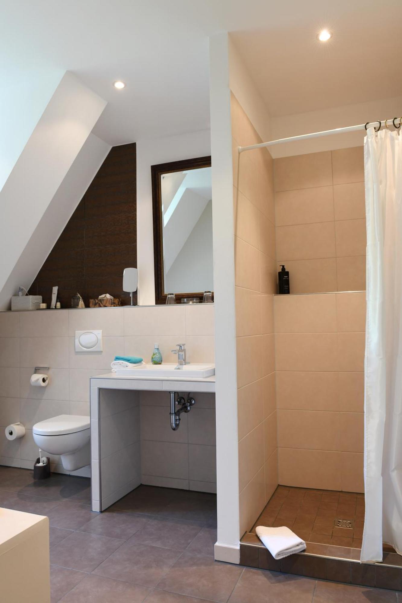 Haus Keppelborg: Zi Elisabeth Mit Burgmauerblick Apartment